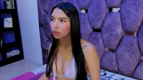 burbuja pink  online show from April 19, 3:29 am