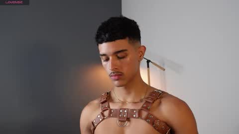 Buster independent model online show from October 16, 4:28 pm