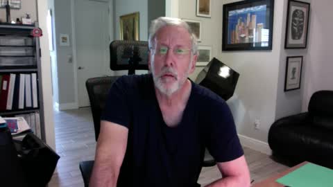 Snapshot of bustinout99 chatting on December 14, 1:38 pm afternoon wood online show from December 14, 1:38 pm