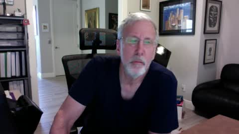 Snapshot of bustinout99 chatting on January 25, 2:14 pm afternoon wood online show from January 25, 2:14 pm