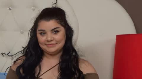Snapshot of busty_madison chatting on December 12, 11:06 am busty_madison online show from December 12, 11:06 am