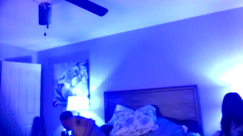 busybee83 online show from September 28, 12:03 pm