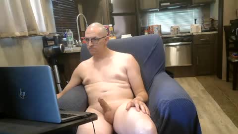 buttnaked4u1 online show from July 10, 8:35 pm