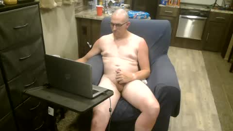 buttnaked4u1 online show from August 2, 4:47 am