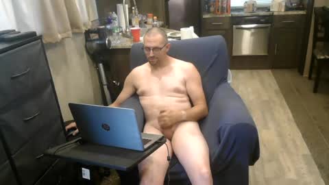 buttnaked4u1 online show from July 18, 2:41 pm