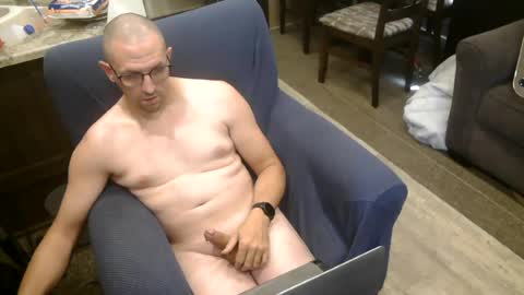 buttnaked4u1 online show from July 4, 1:59 pm