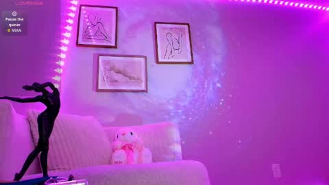 Paris online show from March 22, 8:57 pm