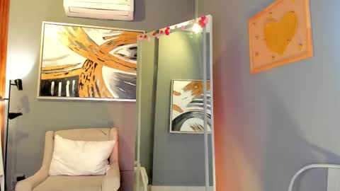 I am Katherine  online show from March 5, 11:08 am