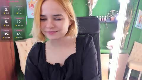 Snapshot of caitlin_crazy chatting on October 17, 9:02 am Gina online show from October 17, 9:02 am