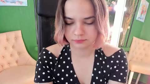 Snapshot of caitlin_crazy chatting on September 11, 9:21 am Gina online show from September 11, 9:21 am