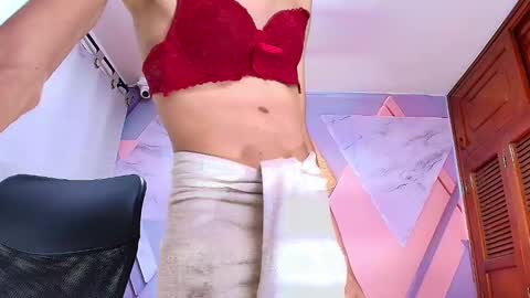 Snapshot of caitlyn_jones chatting on October 19, 1:21 am Caitlyn online show from October 19, 1:21 am