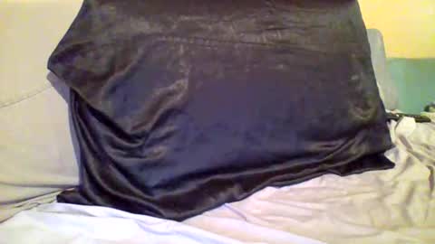 Snapshot of caligirl310r chatting on February 23, 3:29 pm Caligurl   Queen    Head Fluffer In Charge  Goddess of Cocktease   Mistress of Holes online show from February 23, 3:29 pm