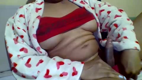 Snapshot of caligirl310r chatting on January 18, 10:49 pm Caligurl   Queen    Head Fluffer In Charge  Goddess of Cocktease   Mistress of Holes online show from January 18, 10:49 pm