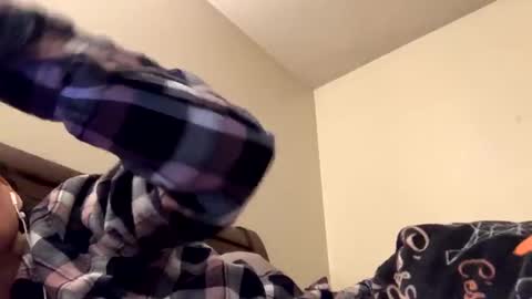 Snapshot of calishop1 chatting on December 8, 4:22 am calishop1 online show from December 8, 4:22 am