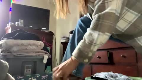 Snapshot of calishop1 chatting on February 12, 10:59 pm calishop1 online show from February 12, 10:59 pm