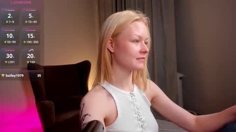 Snapshot of callista_a chatting on October 15, 12:17 pm Robin online show from October 15, 12:17 pm