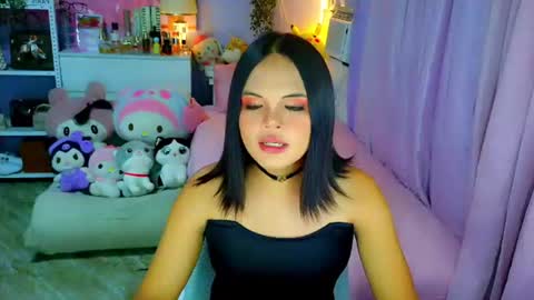 Mia online show from June 18, 9:14 am