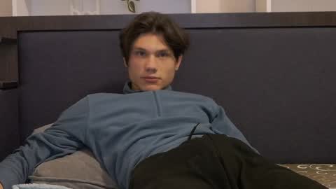 Snapshot of calvin_cay chatting on January 16, 12:23 am Calvin online show from January 16, 12:23 am