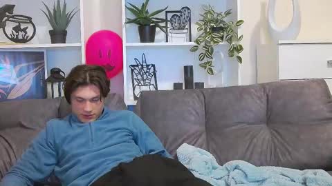 Snapshot of calvin_cay chatting on February 23, 10:53 pm Calvin online show from February 23, 10:53 pm