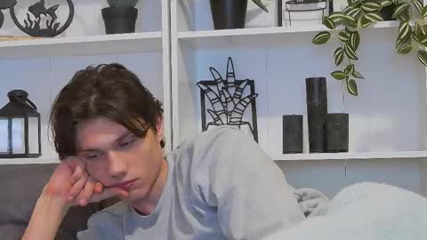 Snapshot of calvin_cay chatting on February 27, 3:18 am Calvin online show from February 27, 3:18 am