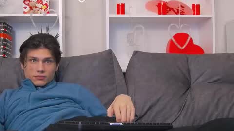 Snapshot of calvin_cay chatting on February 11, 1:41 am Calvin online show from February 11, 1:41 am