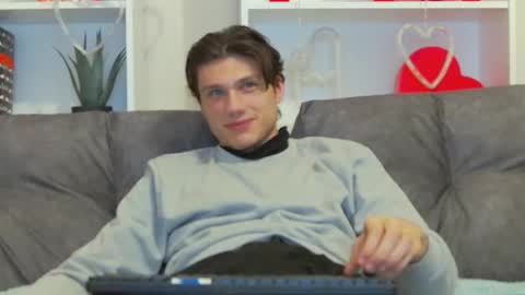 Snapshot of calvin_cay chatting on February 12, 8:40 pm Calvin online show from February 12, 8:40 pm