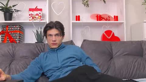 Snapshot of calvin_cay chatting on February 10, 7:38 pm Calvin online show from February 10, 7:38 pm