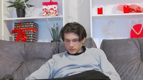 Snapshot of calvin_cay chatting on February 13, 8:13 pm Calvin online show from February 13, 8:13 pm