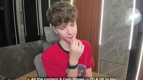 Hey I am Calvin  online show from March 29, 5:25 pm