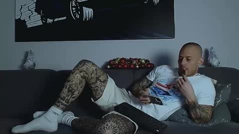 Calvin  online show from December 14, 12:39 am