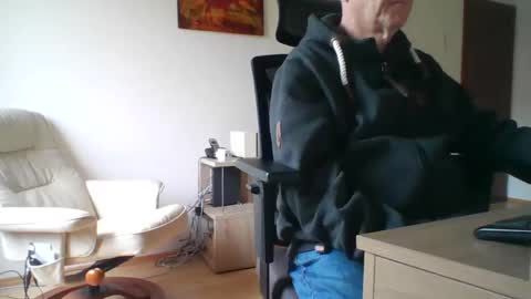 Snapshot of camcologne chatting on February 7, 10:19 am camcologne online show from February 7, 10:19 am