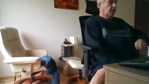 Snapshot of camcologne chatting on December 10, 12:05 pm camcologne online show from December 10, 12:05 pm