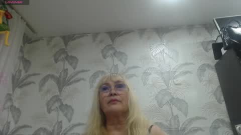 CamDiva1 online show from April 2, 6:04 pm