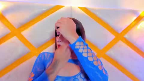 cami_rouxx online show from July 19, 11:18 pm