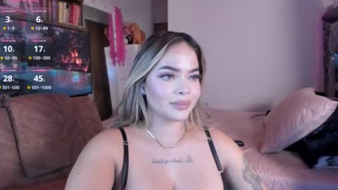 Snapshot of camijhonss chatting on October 6, 1:12 am camijhonss online show from October 6, 1:12 am