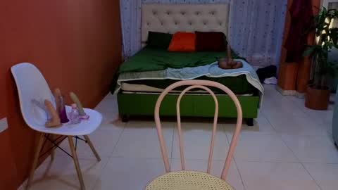 Snapshot of camil_milfdream chatting on September 19, 11:03 am Camil online show from September 19, 11:03 am