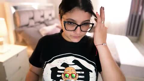 Snapshot of camila_buitrago chatting on October 27, 2:39 pm Camila buitrago online show from October 27, 2:39 pm