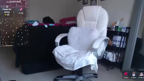 Snapshot of camila_cute5 chatting on October 13, 5:48 pm Camila online show from October 13, 5:48 pm