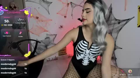 Snapshot of camilaandrade_ chatting on October 4, 1:31 pm Cami online show from October 4, 1:31 pm