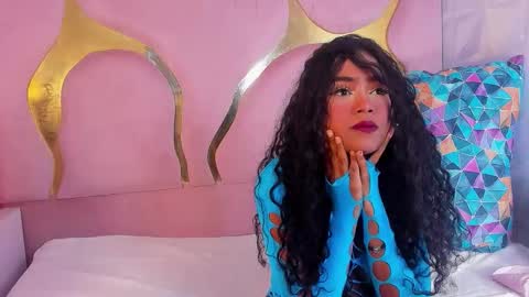 camilaqueenh online show from October 19, 1:54 am