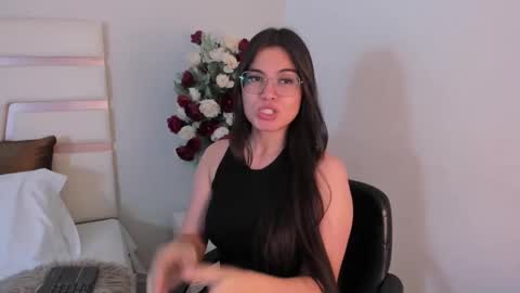 Snapshot of camilasofiia chatting on February 5, 10:33 pm Camila online show from February 5, 10:33 pm