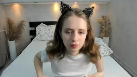 Camilla online show from October 17, 1:20 am