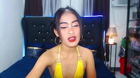 Snapshot of camilla_morena chatting on February 23, 9:33 am camilla_morena online show from February 23, 9:33 am