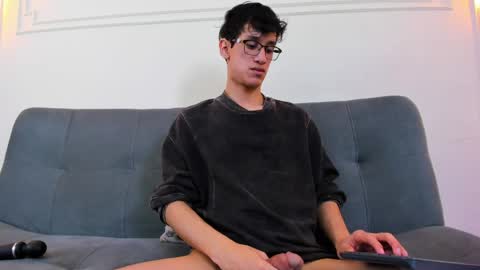 Camilo online show from April 12, 7:45 am