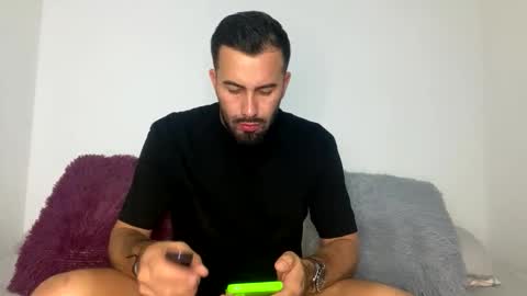 camilor_30 online show from November 3, 3:51 am