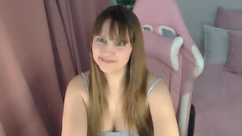  Nicole  Ill be back on Monday Happy Sunday  See you  online show from April 4, 6:42 am