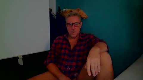 camunication online show from October 25, 10:25 am