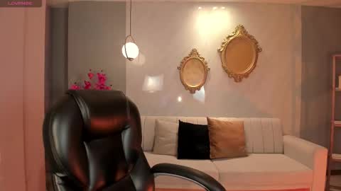 Snapshot of candaserussell chatting on October 9, 9:20 pm Candanse R online show from October 9, 9:20 pm