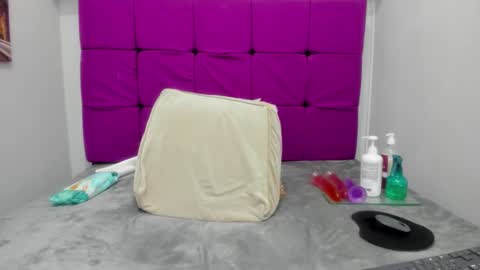 candy_big_tits18 online show from December 15, 1:01 am