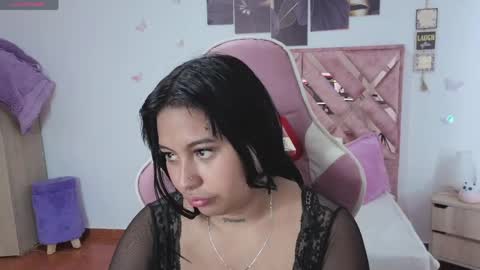 Im ChloeJoin The Fan Club online show from April 19, 4:57 am